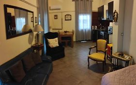Near AirportAnd metropolitan Penelopi Cozy Home